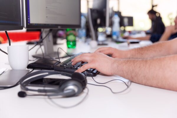 Mantenimiento del servidor dedicado administrado por tu equipo de sistemas técnico